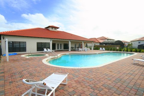 Resort Communal Pool and Spa